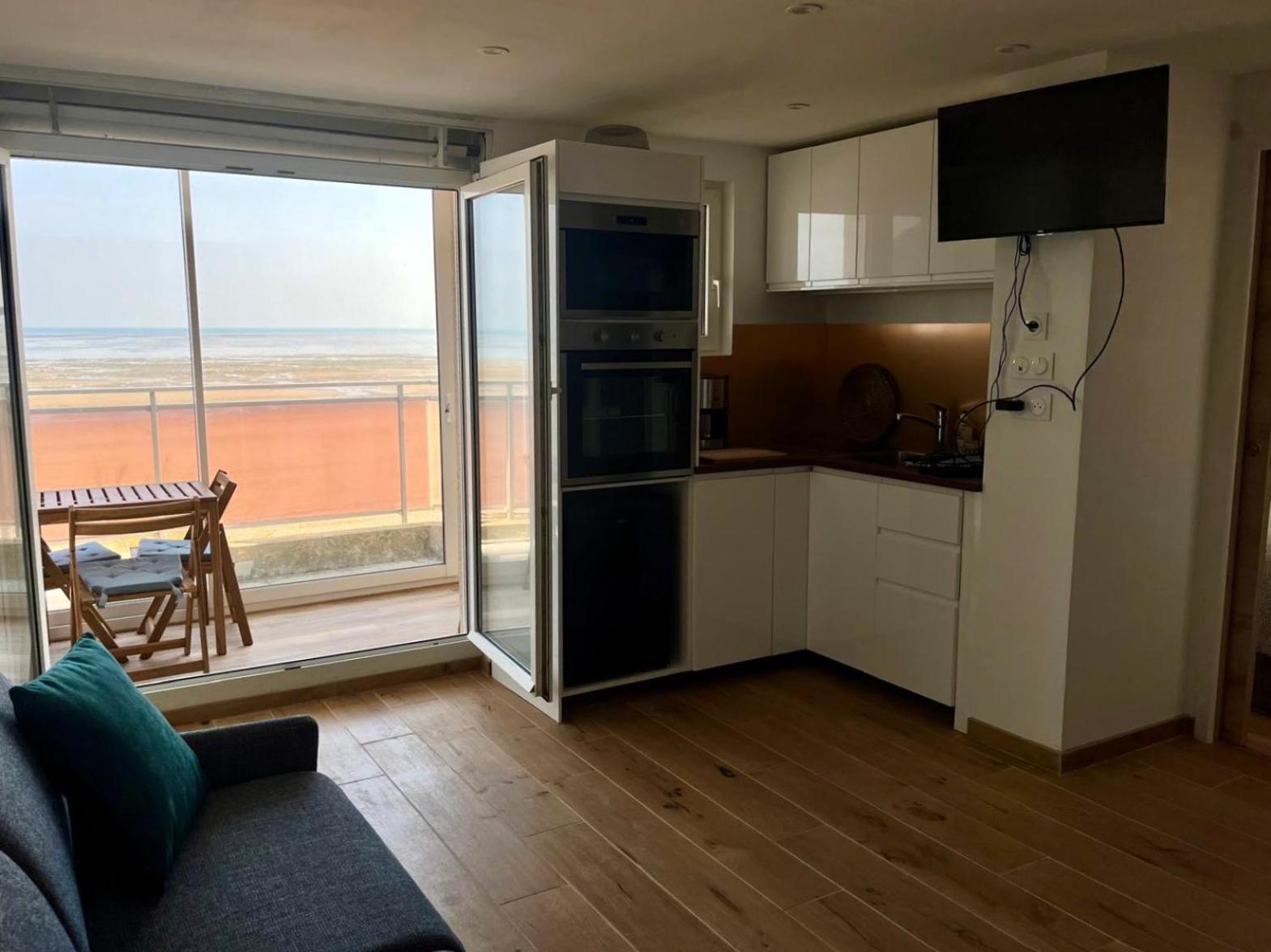 Mettons Les Voiles - Appt Vue Mer Avec Loggia Bernières-sur-Mer 外观 照片