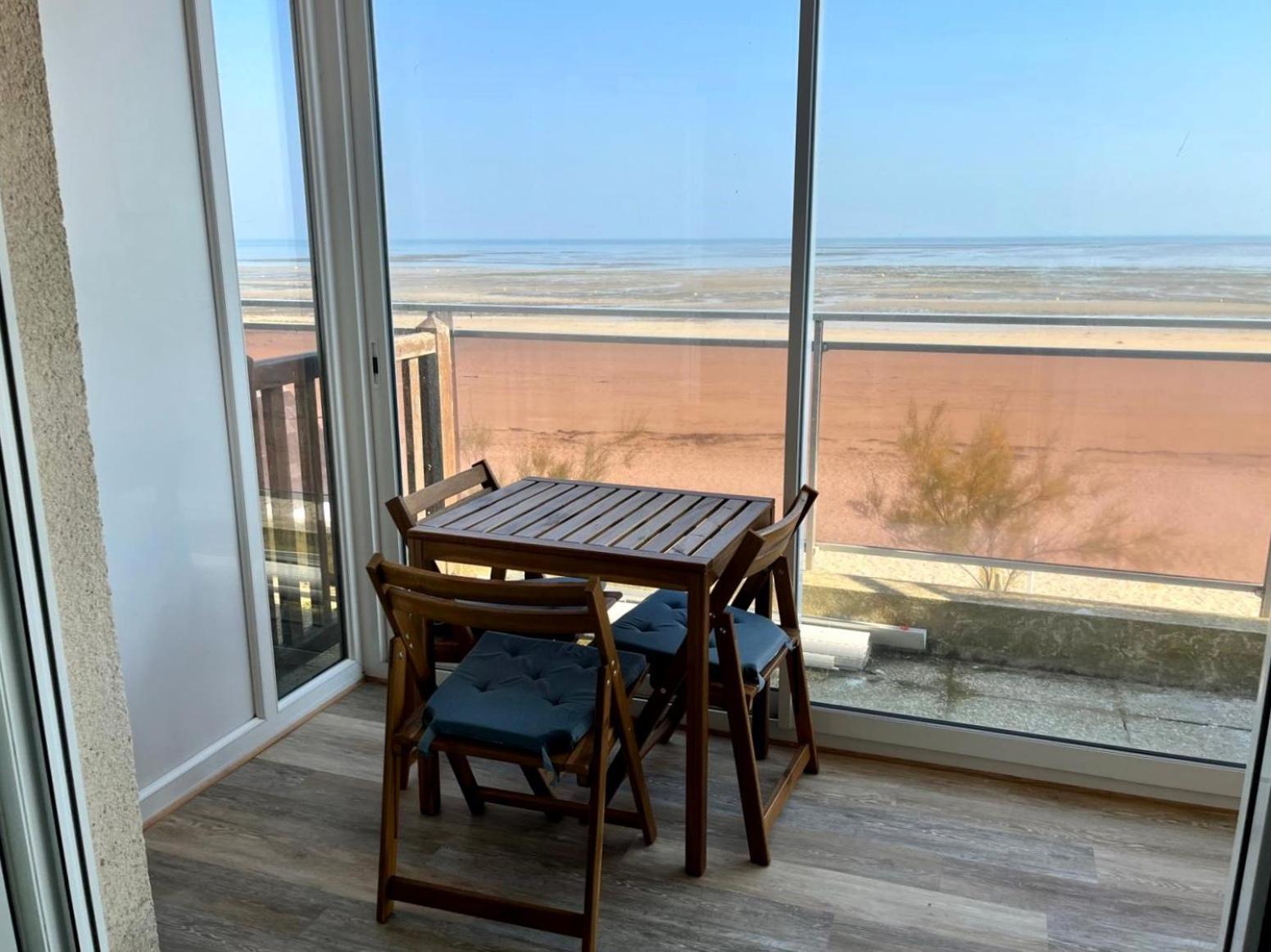 Mettons Les Voiles - Appt Vue Mer Avec Loggia Bernières-sur-Mer 外观 照片