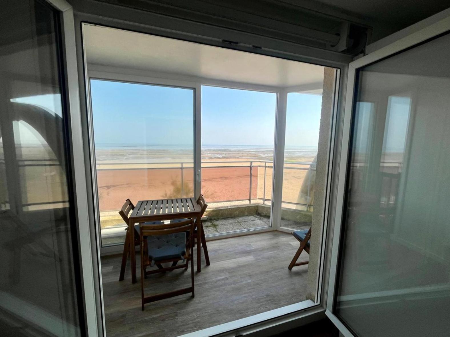Mettons Les Voiles - Appt Vue Mer Avec Loggia Bernières-sur-Mer 外观 照片