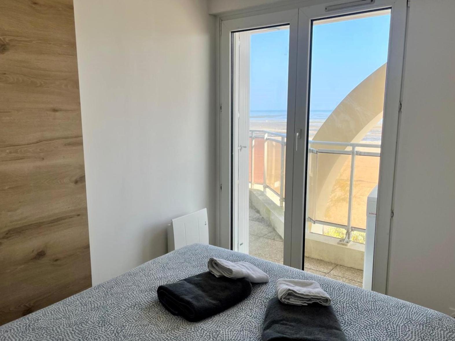 Mettons Les Voiles - Appt Vue Mer Avec Loggia Bernières-sur-Mer 外观 照片