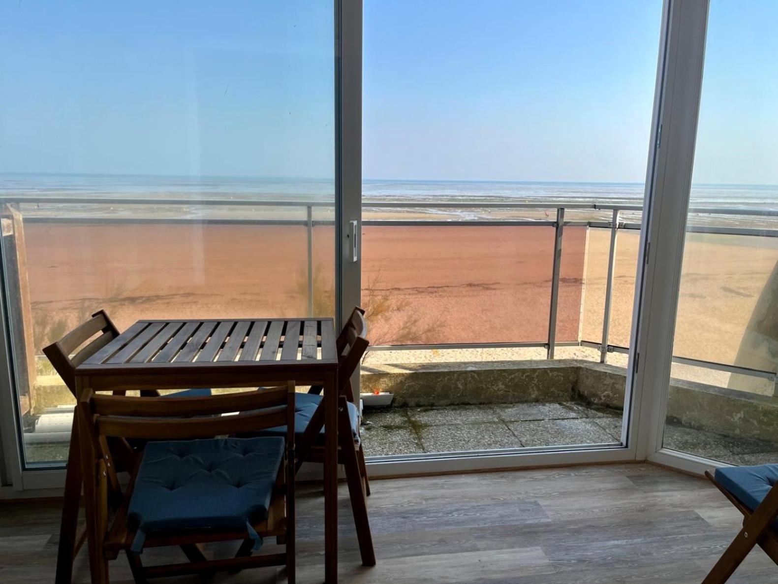Mettons Les Voiles - Appt Vue Mer Avec Loggia Bernières-sur-Mer 外观 照片